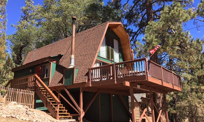 Fawnskin Cabin | Forest getaway in Fawnskin, the quiet side of Big Bear
