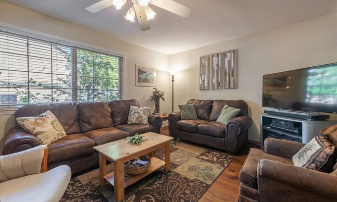 Lake Forest Condo | Forest Glen 3 Bedroom Condo