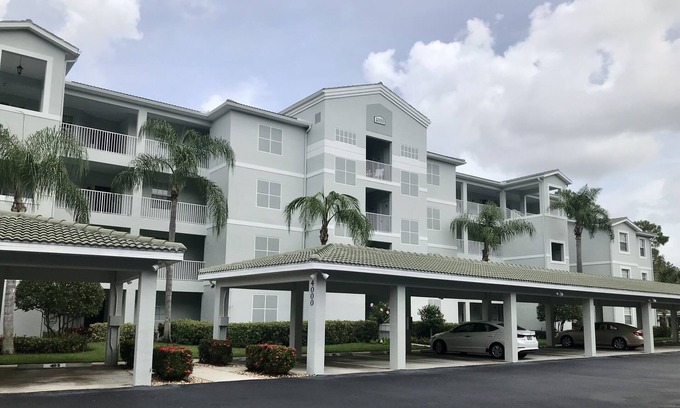 Naples Condo | FOREST GLEN, COUNTRY CLUB LIFESTYLE & GREAT NAPLES LOCATION, NEAR BEACH & DINING