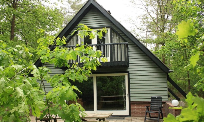 Herpen House | Forest Hideaway with Fireplace