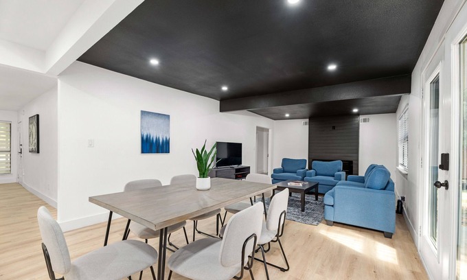 Dallas House | Forest Hill Family Hideaway- 4-Bed Retreat