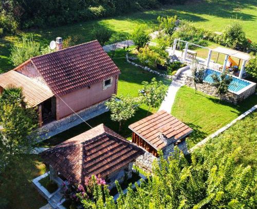 Cetinje Municipality House | Forest Home