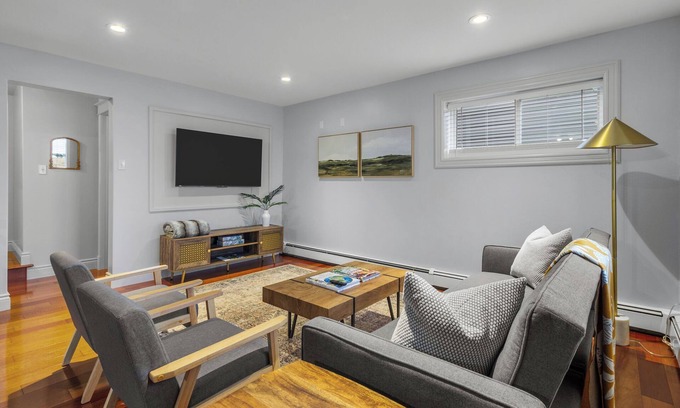 Quidi Vidi Apartment | Forest House 1 Bdrm | QV Lake View | Parking