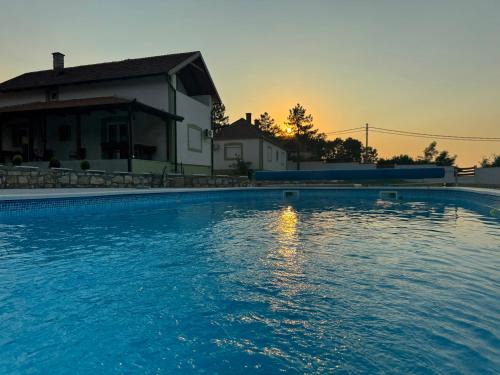 Mladenovac Apartment | Forest House