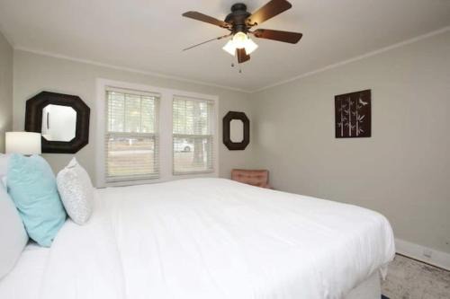 Forest Acres House | Forest Lake Hidden Gem 3 Min to Ft Jackson & Shops