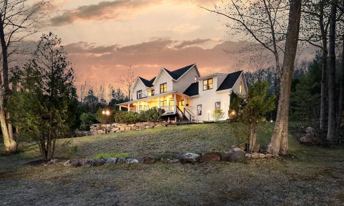 Bartlett House | Forest Ledge | 5550ft² | Game Room | HotTub | View
