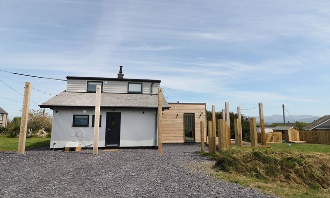 Dwyran Cottage | FOREST LODGE, pet friendly, luxury holiday cottage in Newborough