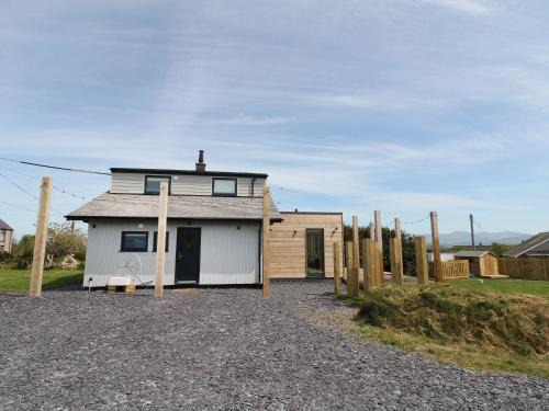 Dwyran House | Forest Lodge