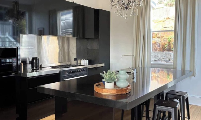 Trevallyn House | Forest Rd Haven with Tamar River Views