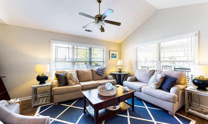 Frankford House | Forest Reach home near beach with pool access & W/D - dog-friendly