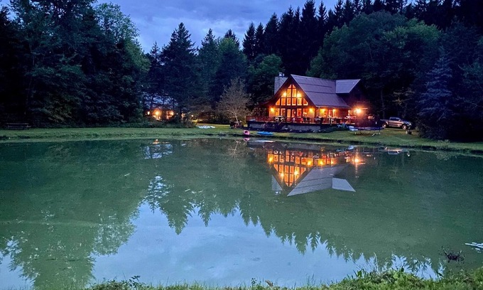 Gerry House | Forest Retreat, 23 miles to Chautauqua Lake, and 14 miles to Lily Dale.