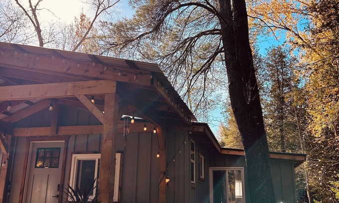 Killaloe Cabin | Forest Retreat: Cozy Cabin with Nordic Spa &Bunkie