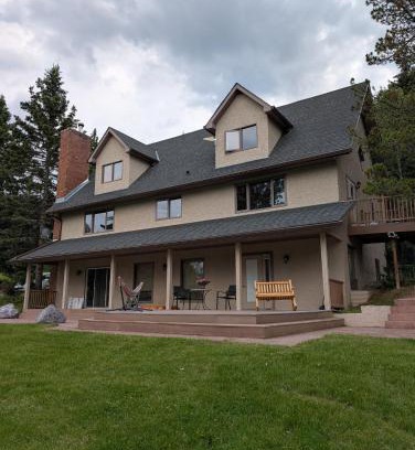 Calgary House | Forest Retreat Near Calgary