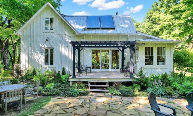 Saint Andrews House | Forest Retreat: Poolside Bliss Close to Campus