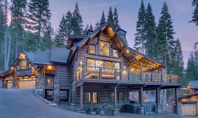 Homewood House | Forest Retreat W/Spa, Sauna, Pier Access (Cherry Lodge)