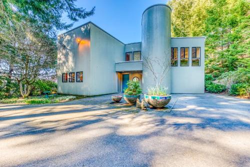 Coos Bay House | Forest Ridge Retreat