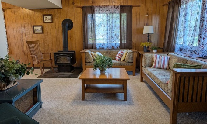 Princeton Apartment | Forest View 2bd on 175 Acre Farm