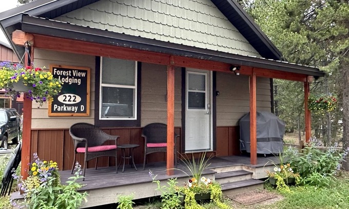 West Yellowstone House | Forest View Cabin - Roam Property Management