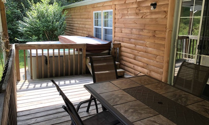 Nelsonville Cabin | Forest View-Hillside Cabin-Family Cabin-Private Bathroom