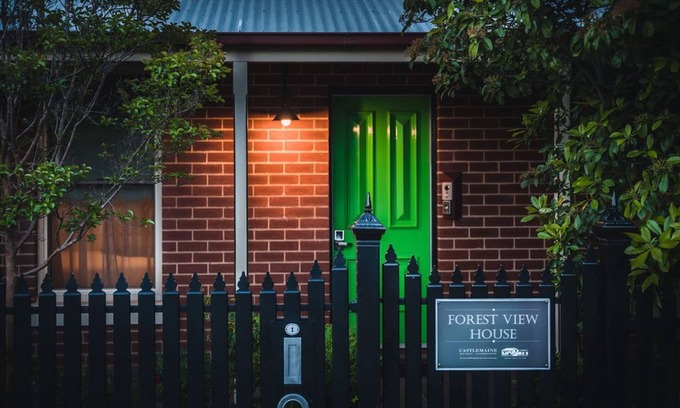 Castlemaine House | Forest View., Stunning HIA Building Award Winner, luxuriously appointed and comfortable. Perfect for