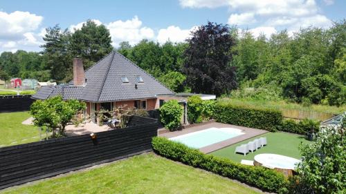 Zeewolde Villa | Forest Villa with shared pool & Eco Wellness