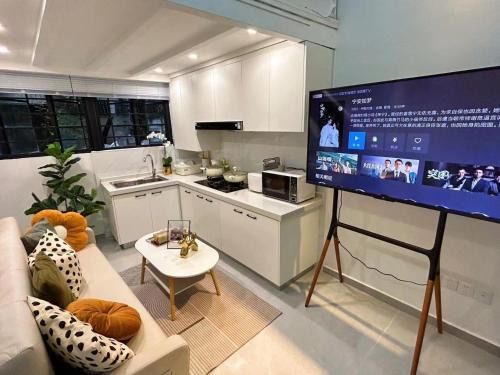 Huaihai Road Commercial Area Apartment | Forever Autumn