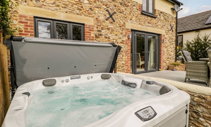 Payhembury Cottage | FOREVER HOME, family friendly, with hot tub in Payhembury