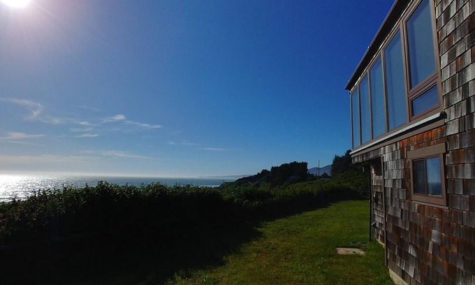 Smith River House | Forever ocean views! Close to one of the cleanest rivers in the world & Redwoods