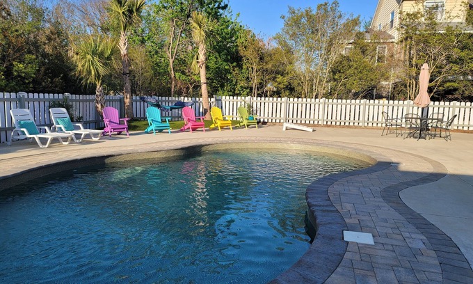 Sandbridge Apartment | "Forget About It" Guest Suite- 300 STEPS TO BEACH! With pool
