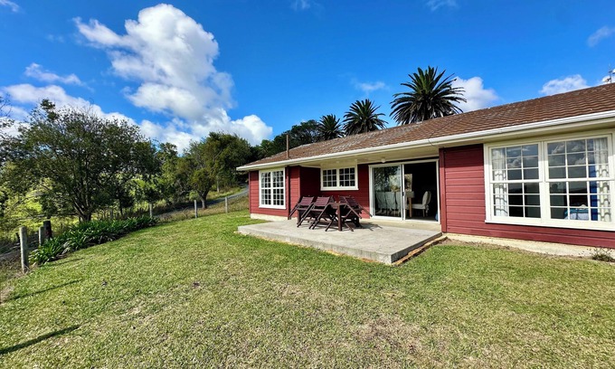 Te Akau Cottage | Forget your worries in our cosy farm cottage Spacious & relaxing with farm views