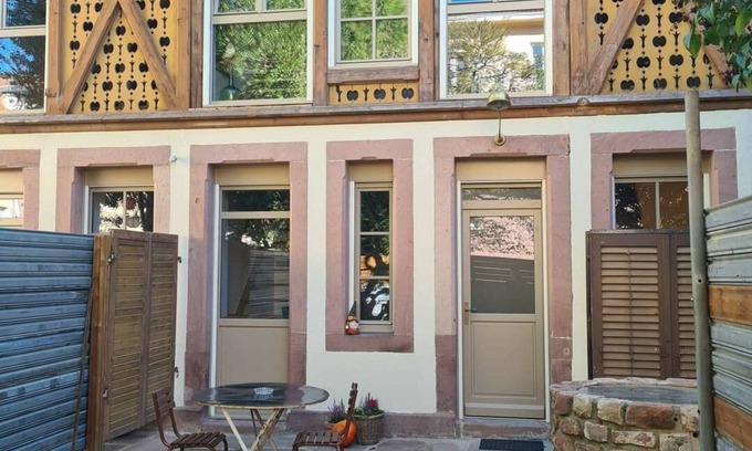 Saint-Die House | Former dryer dating from 1870, adorned with half-timbering, moucharabiehs and sandstone.