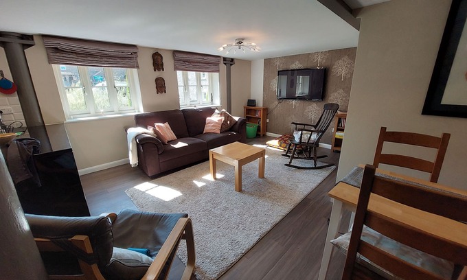 Ashwick Apartment | Former showhome with indoor pool & gym