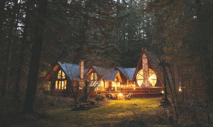 Rhododendron Cabin | Forrest Lodge Large Private Luxury w Hot Tub