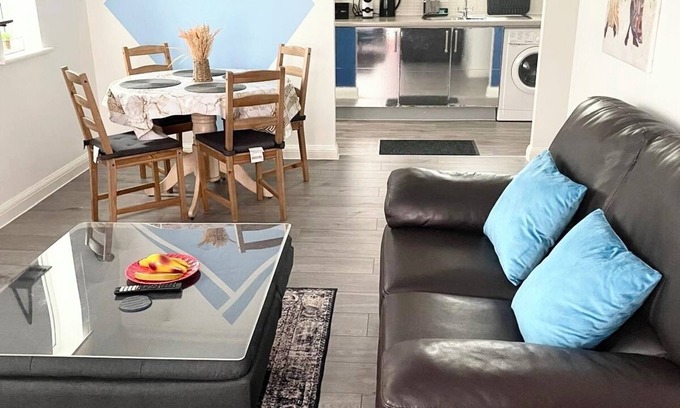 Alibon Apartment | Forsyth Court Apartment - 2 Bedroom