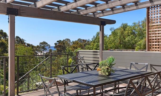 Mission Hills House | FORT 1 Craftsman on the Woods - Quiet, Restful Hideaway Centrally Located