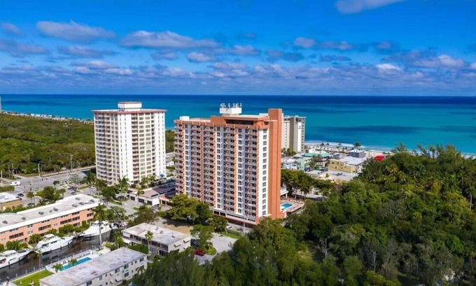 Birch Park Finger Streets Resort | Fort Lauderdale Beach Resort 1 Bedroom Suite; RATES ARE NEGOTIABLE!