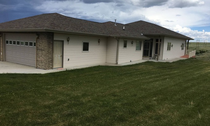 Fort Peck House | Fort Peck Vacation Home! 409 Milk River Drive