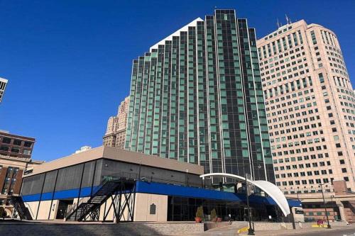 Downtown Detroit Hotel | Fort Pontchartrain Detroit, a Wyndham Hotel