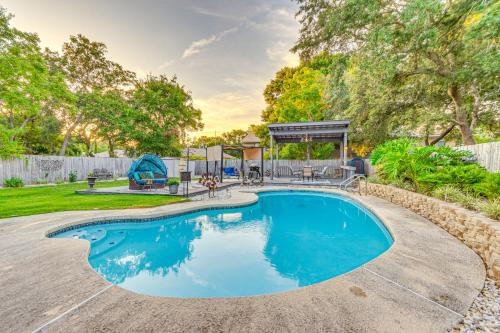 Wright House | Fort Walton Beach Home with Pool 5 Mi to Beach!