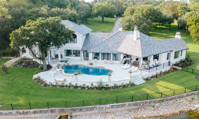 Fort Worth House | Fort Worth Lake Front Retreat