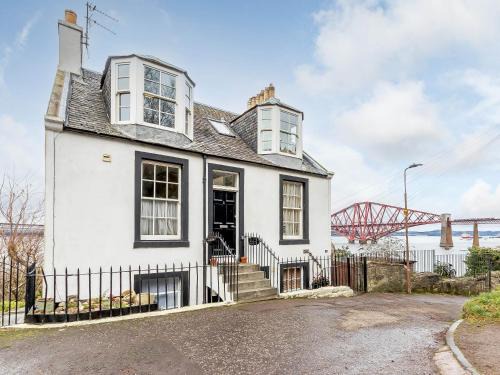 South Queensferry House | Forth Reflections