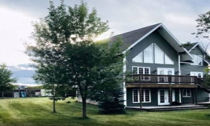 Deer Lake House | Fortnight Chalet Vacation Rentals in Deer Lake