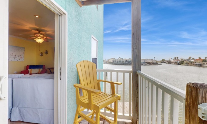 Corpus Christi Condo | Fortuna Bay Canalside Condo | Water-View Balcony & Dock | Minutes to Beach