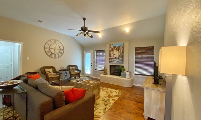 Lincoln Park Villa | Fortunata Winery Casa Bella Sole Spacious 3BR Home