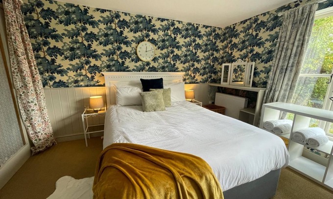 Faringdon House | Forty's Farm, a quirky, rustic retreat