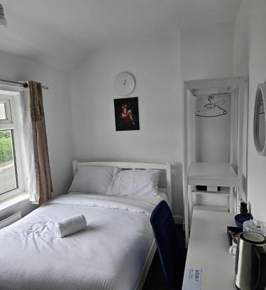 Sherwood Forest House | Forward Lodge and Suites