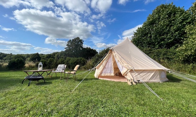 Moreton-in-Marsh RV Rental | Fossewold Camping Bell Tent 1 of 4