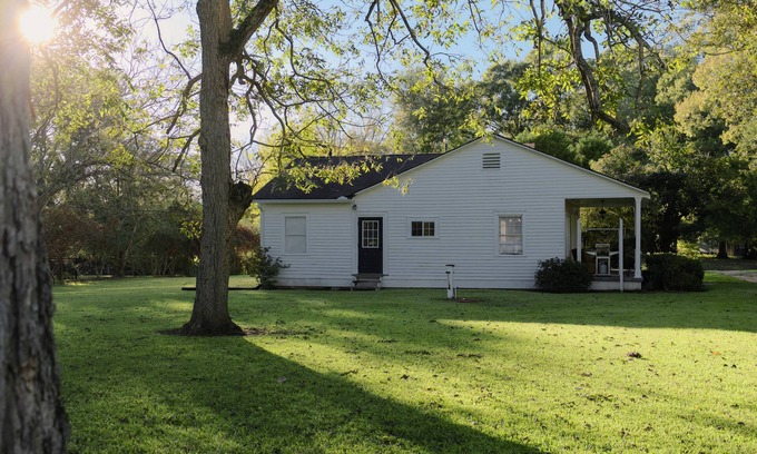 Natchez Cottage | Foster Mound Cottage - Perfect for a Cozy Getaway with 2 Bedrooms and Pet-Friendly Amenities!