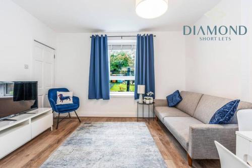Dunfermline Apartment | FOUNDRY - 2 Bedrooms, Fully Equipped, Free Parking, WiFi, FAVOURITE for Contractors, Long Stays Welcome, Food, Bars, Shops by Diamond Short Lets
