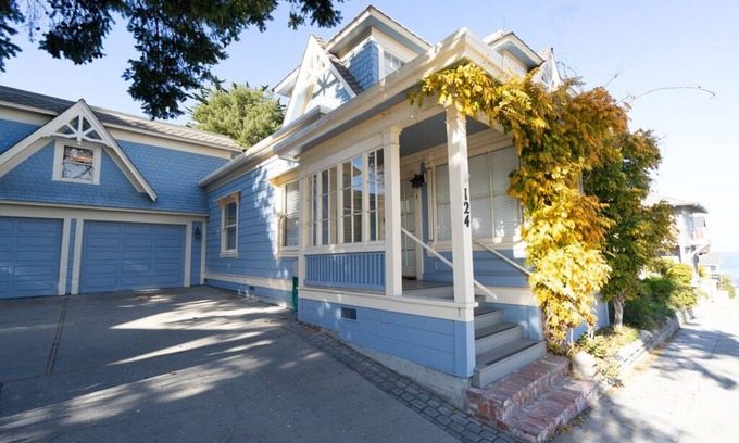Pacific Grove Apartment | Fountain Avenue - Pacific Grove Apartment - Steps to the Sea